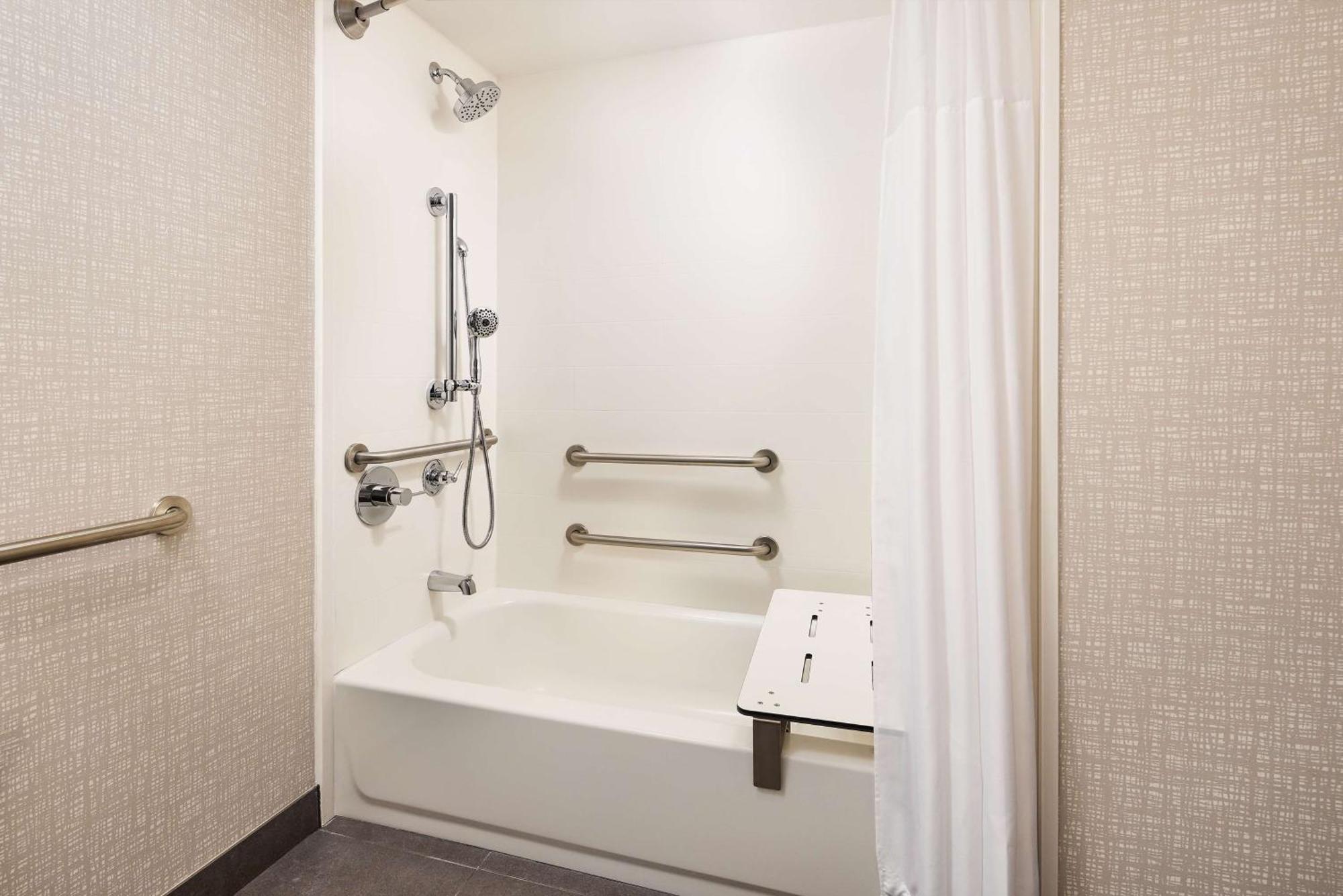 Hampton Inn Massillon Exterior foto