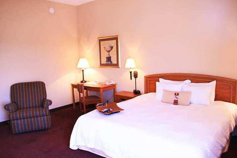 Hampton Inn Massillon Exterior foto